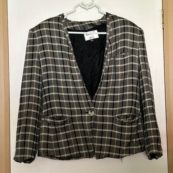 Blazer - Picture 1 of 11